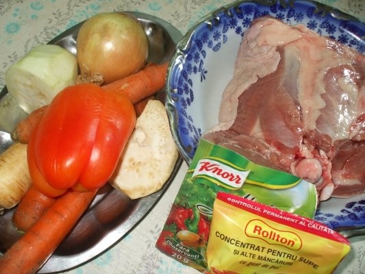 Supa de gaina de casa cu taitei