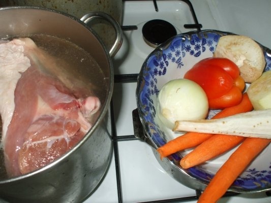 Supa de gaina de casa cu taitei