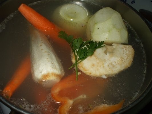 Supa de gaina de casa cu taitei