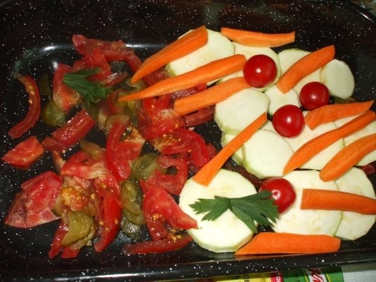 Friptura de curcan cu legume la cuptor