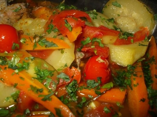 Friptura de curcan cu legume la cuptor