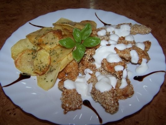 Pui cu susan si chips-uri cu rozmarin.