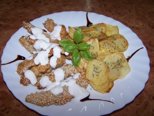 Pui cu susan si chips-uri cu rozmarin.