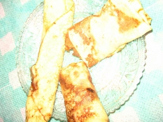 Clatite umplute cu miere si nuca