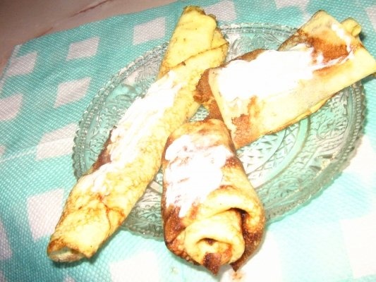 Clatite umplute cu miere si nuca