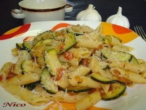 PASTE CU ZUCCHINI SI ROSII