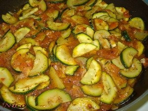 PASTE CU ZUCCHINI SI ROSII