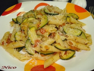 PASTE CU ZUCCHINI SI ROSII