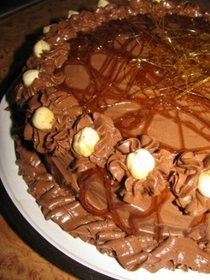 Tort Dobos cu alune de padure