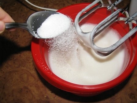 Tort Dobos cu alune de padure