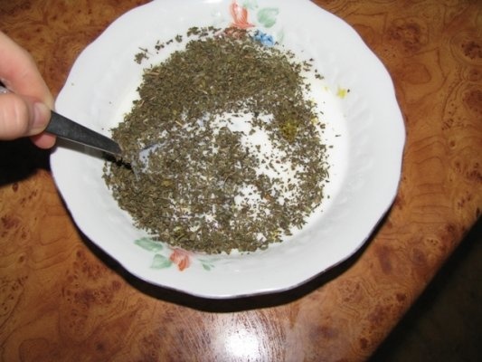 Turtite de dovlecei cu sos de iaurt aromat