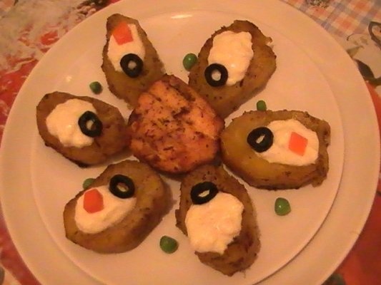 Piept de pui la gratar cu cartofi la cuptor