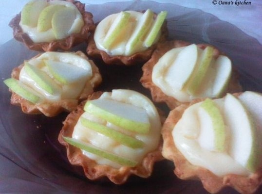 Mini tarte cu fructe (pere)