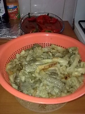 Salata de vinete cu ardei capia tocat in salata