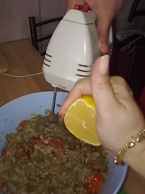 Salata de vinete cu ardei capia tocat in salata