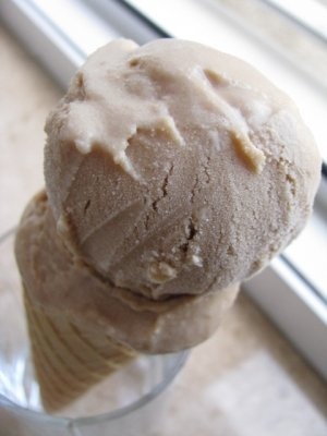 Inghetata de ciocolata cu crema de iaurt si fructe