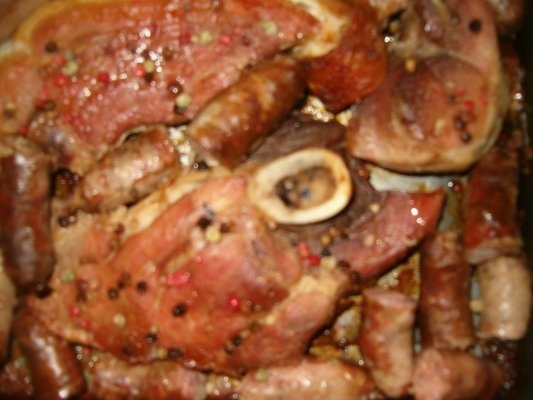 Pulpa de porc cu piper si carnati la cuptor
