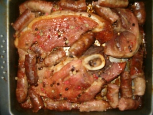 Pulpa de porc cu piper si carnati la cuptor