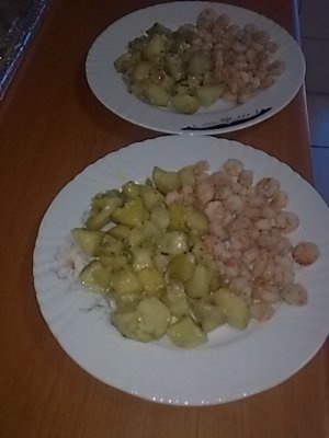 Creveti cu sos dulce acrisor si cu mici la gratar