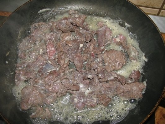 Caprioara cu sos de merisoare si afine