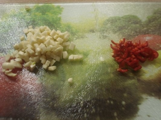 Paste cu branza de capra,spanac si chilli