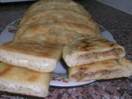 PLACINTA (prajita in tigaie) CU VARZA CALITA SI CU BRINZA(Menuca)