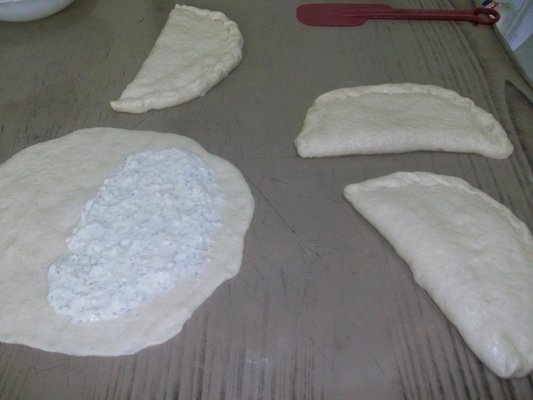 PLACINTA (prajita in tigaie) CU VARZA CALITA SI CU BRINZA(Menuca)