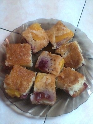 TARTA CU PIERSICI SI PRUNE