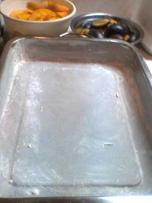 TARTA CU PIERSICI SI PRUNE