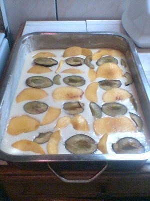 TARTA CU PIERSICI SI PRUNE