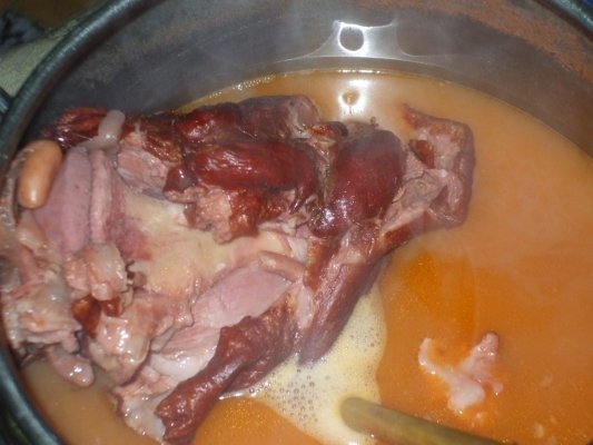 Ciorba de fasole pestrita cu ciolan afumat