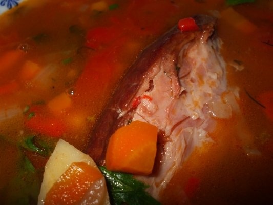 Ciorba de fasole pestrita cu ciolan afumat