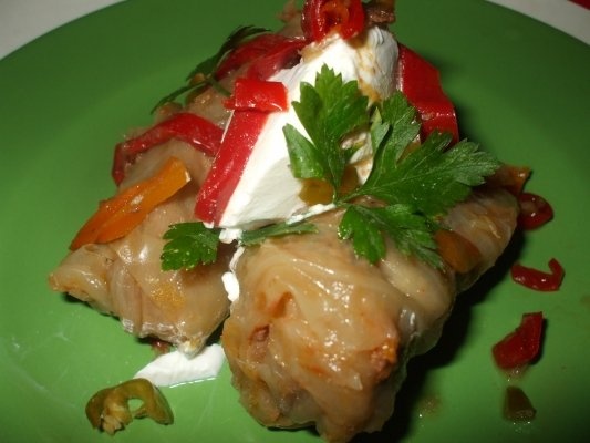 Sarmalute in varza dulce cu coasta de porc cruda (scarita)