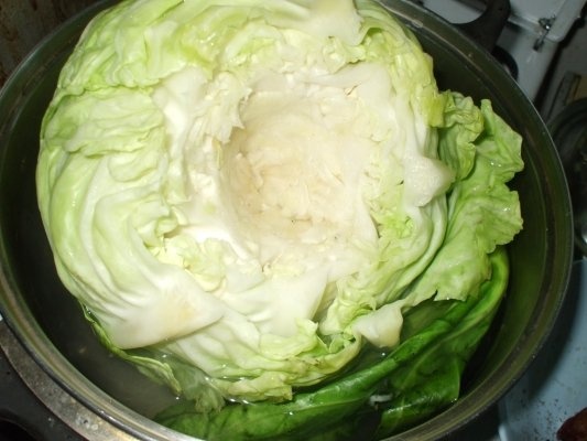 Sarmalute in varza dulce cu coasta de porc cruda (scarita)