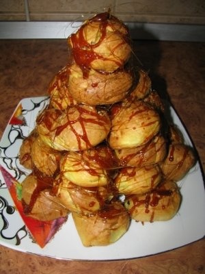 Croquembouche