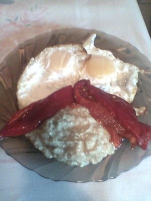 OCHIURI CU SALATA DE VINETE SI ARDEI KAPIA