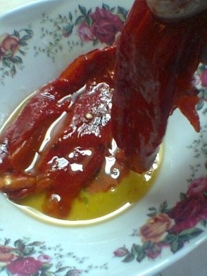 OCHIURI CU SALATA DE VINETE SI ARDEI KAPIA