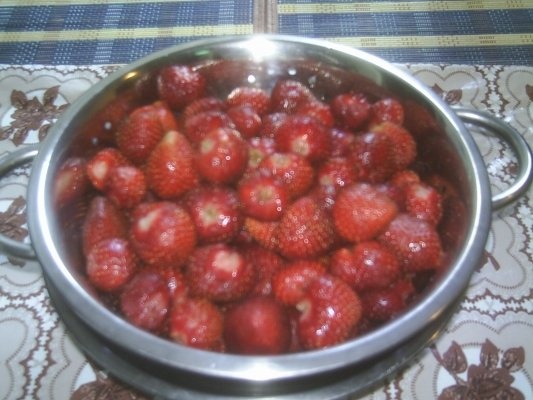 DIN CATEGORIA FRUCTE CONGELATE - CAPSUNE