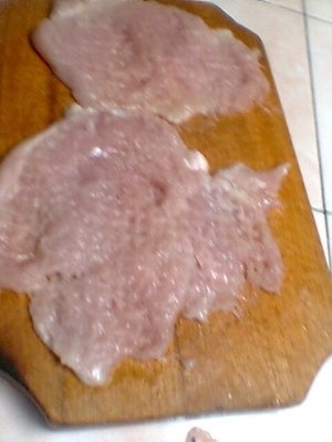 SNITEL DIN PIEPT DE PUI CU MURATURI