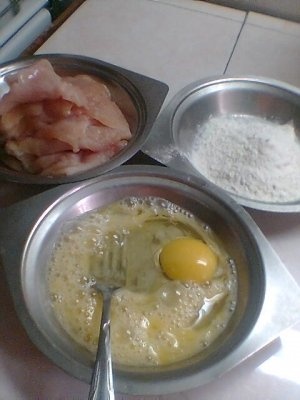 SNITEL DIN PIEPT DE PUI CU MURATURI