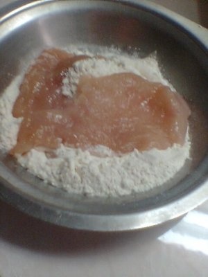 SNITEL DIN PIEPT DE PUI CU MURATURI