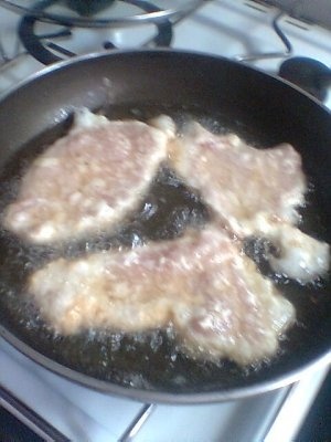 SNITEL DIN PIEPT DE PUI CU MURATURI