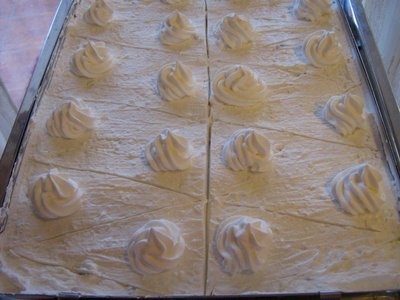 Prajitura cu iaurt si frisca