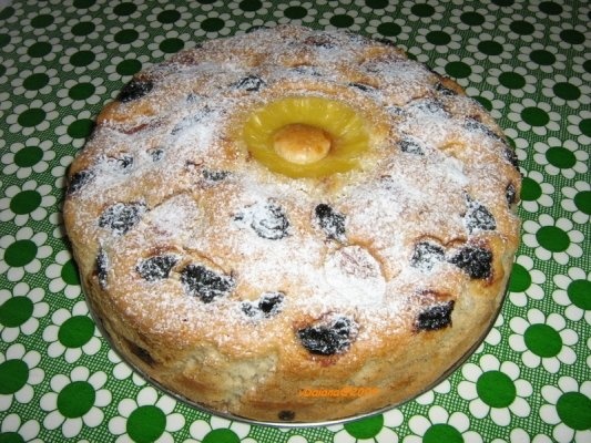 Prajitura cu visine, caise si ananas