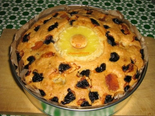 Prajitura cu visine, caise si ananas