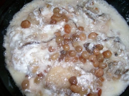 Pangasius cu ciuperci si stafide