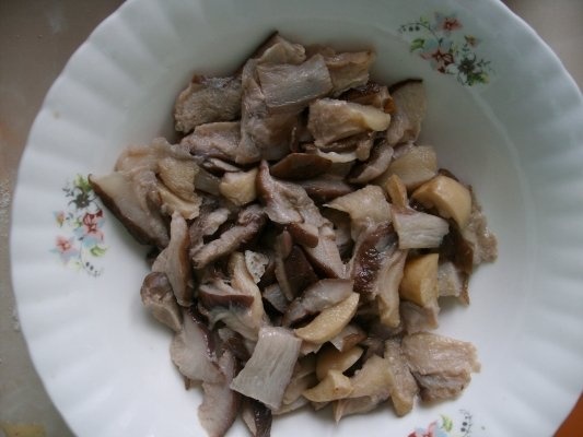 Pangasius cu ciuperci si stafide