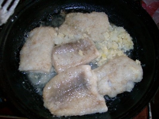 Pangasius cu ciuperci si stafide