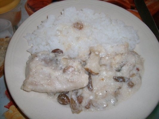 Pangasius cu ciuperci si stafide