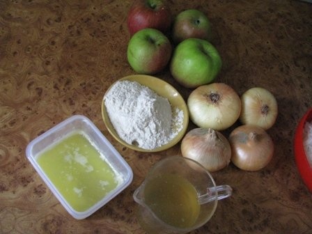 Burgeri de curcan cu ceapa si mere  caramelizate